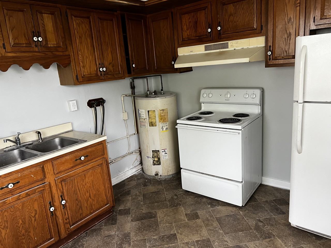 135 Foundry St - Photo 2 of 10