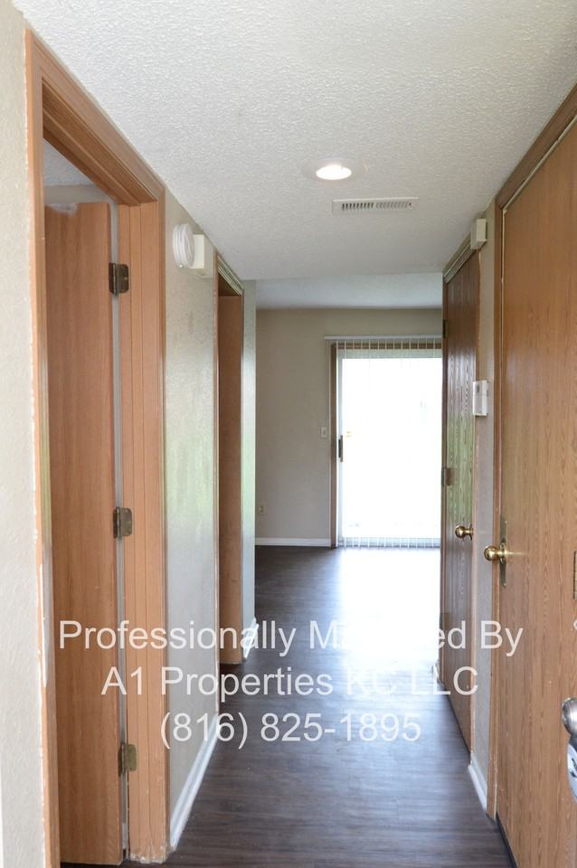 6724 E 117th Ter - Photo 2 of 18