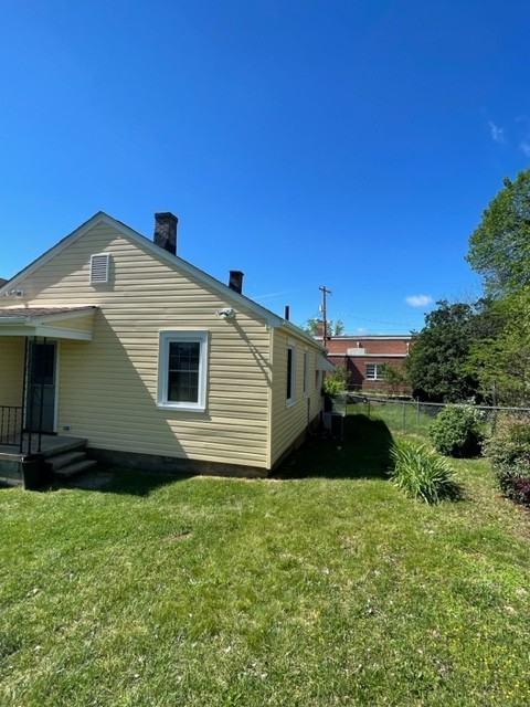 1718 Monsview Pl - Photo 3 of 16