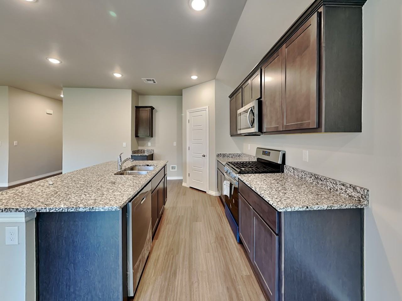 14001 The Brook Blvd - Photo 4 of 16