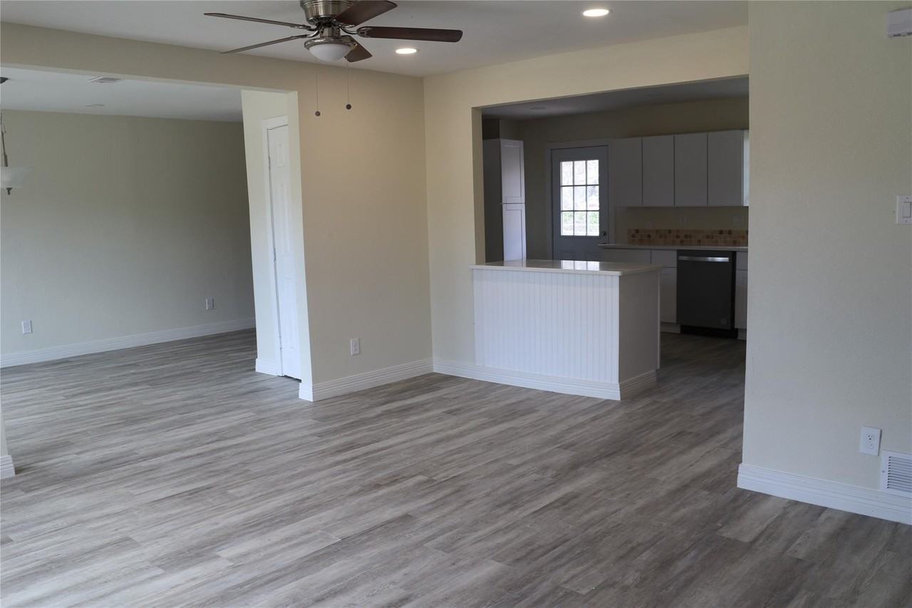 1102 Lorrie Dr - Photo 2 of 5