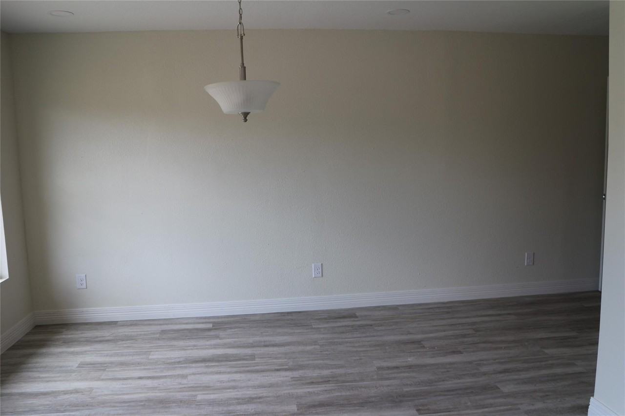 1102 Lorrie Dr - Photo 3 of 5