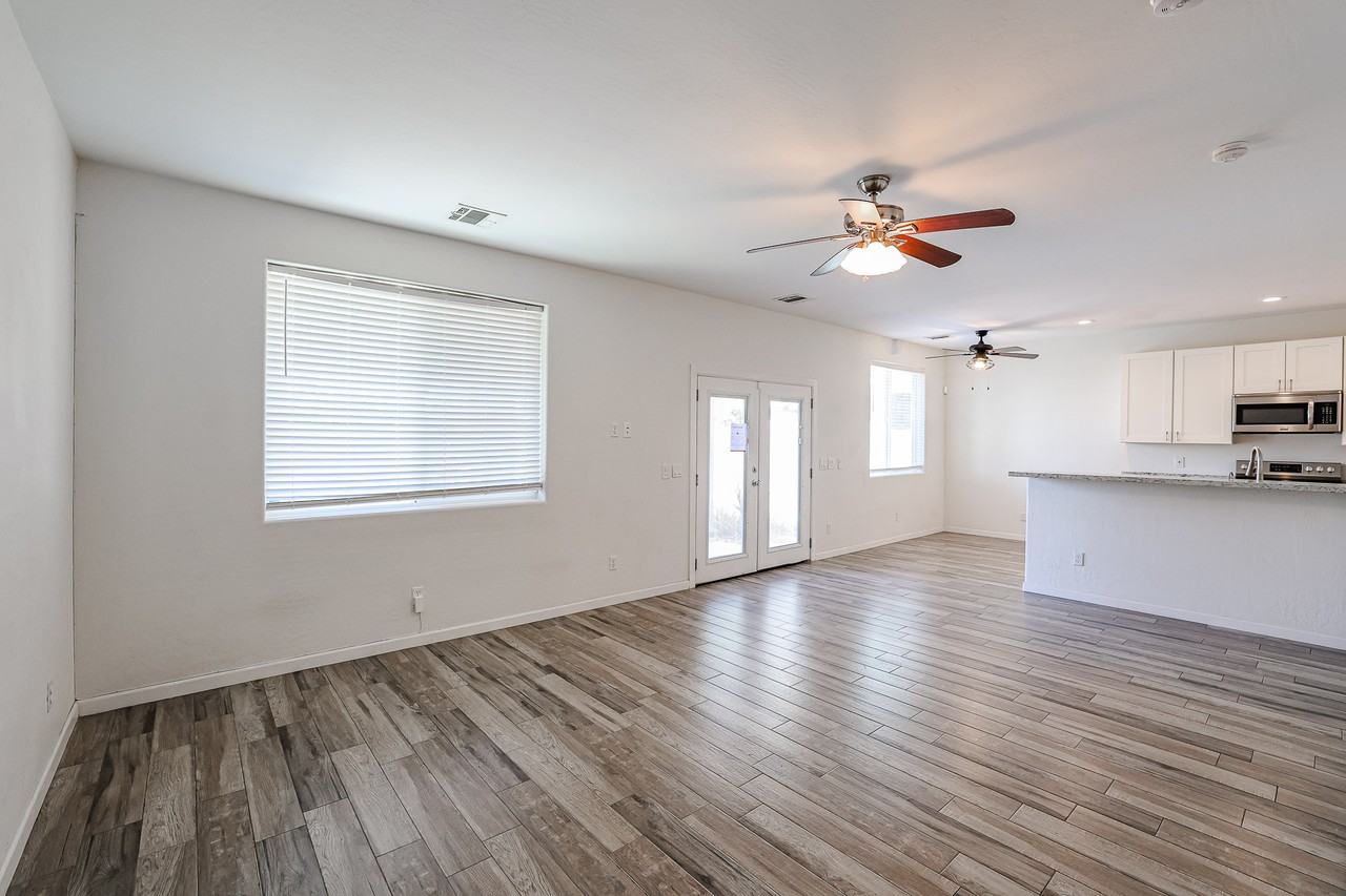 11862 N 79th Dr - Photo 4 of 32