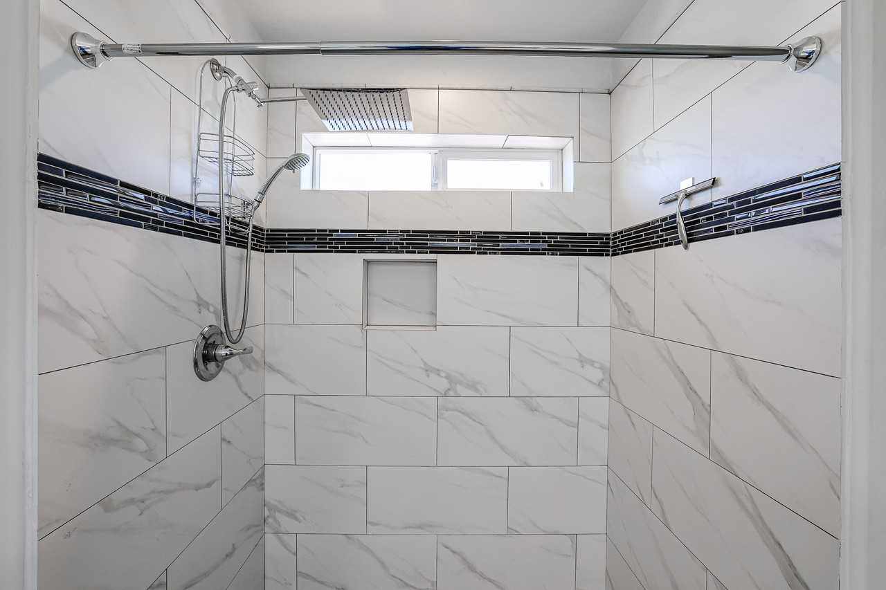 11862 N 79th Dr - Photo 5 of 32