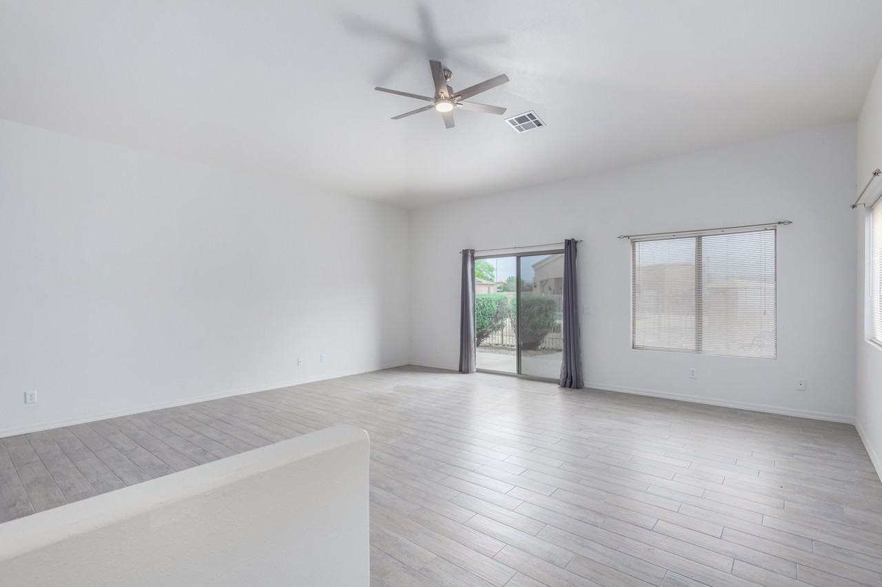 18650 N 91st Ave #4401 - Photo 3 of 31