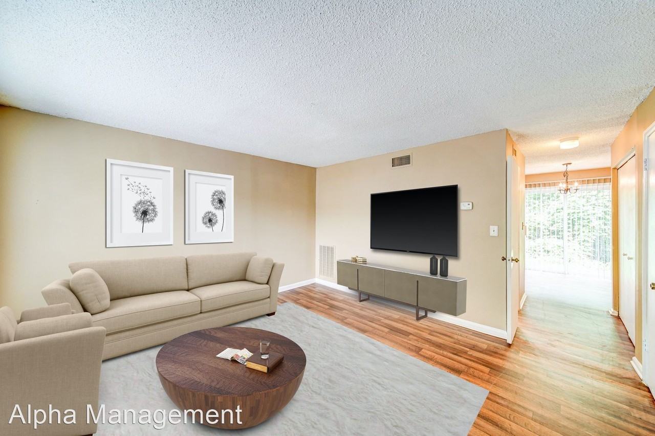 1070 Kensington Square - Photo 2 of 6