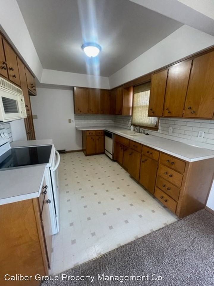 3318 W Ridge Dr - Photo 3 of 12