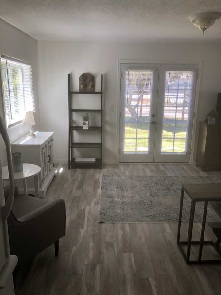 724 Southeast Oar Avenue #B - Photo 2 of 14