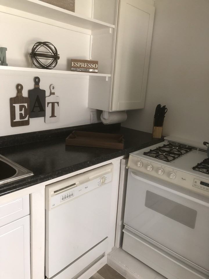 724 Southeast Oar Avenue #B - Photo 3 of 14
