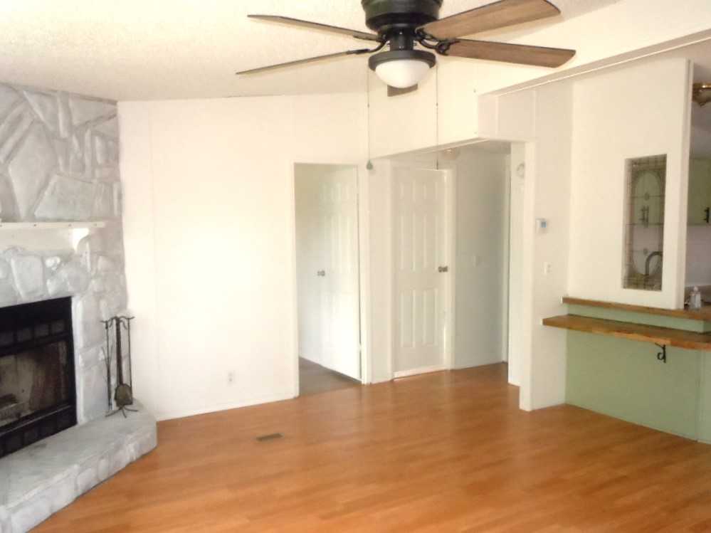 425 Parkside Drive - Photo 3 of 18