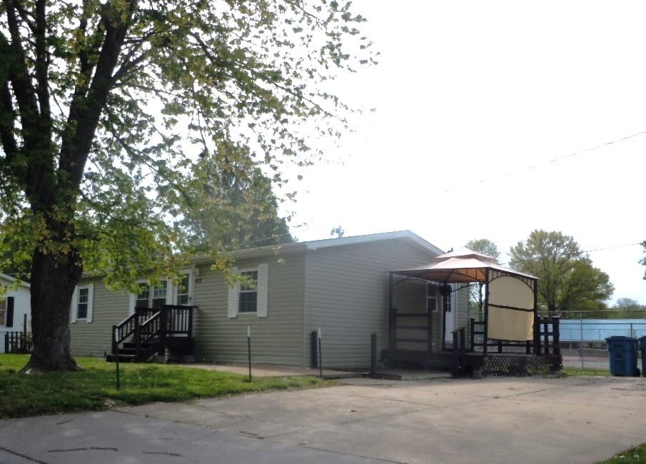 425 Parkside Drive - Photo 2 of 18