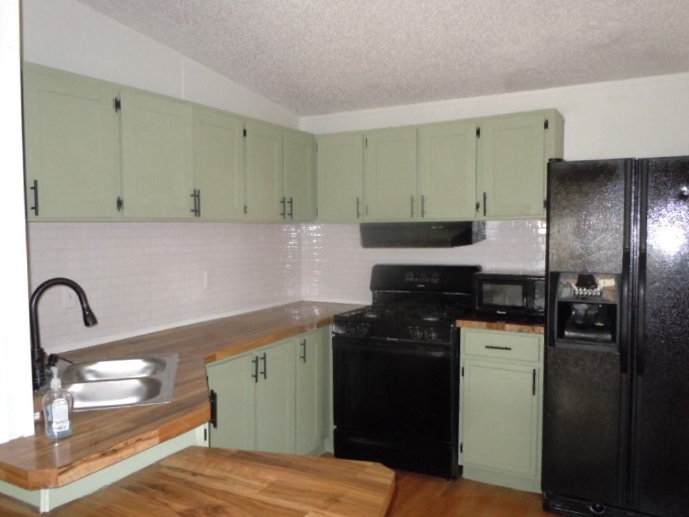 425 Parkside Drive - Photo 5 of 18