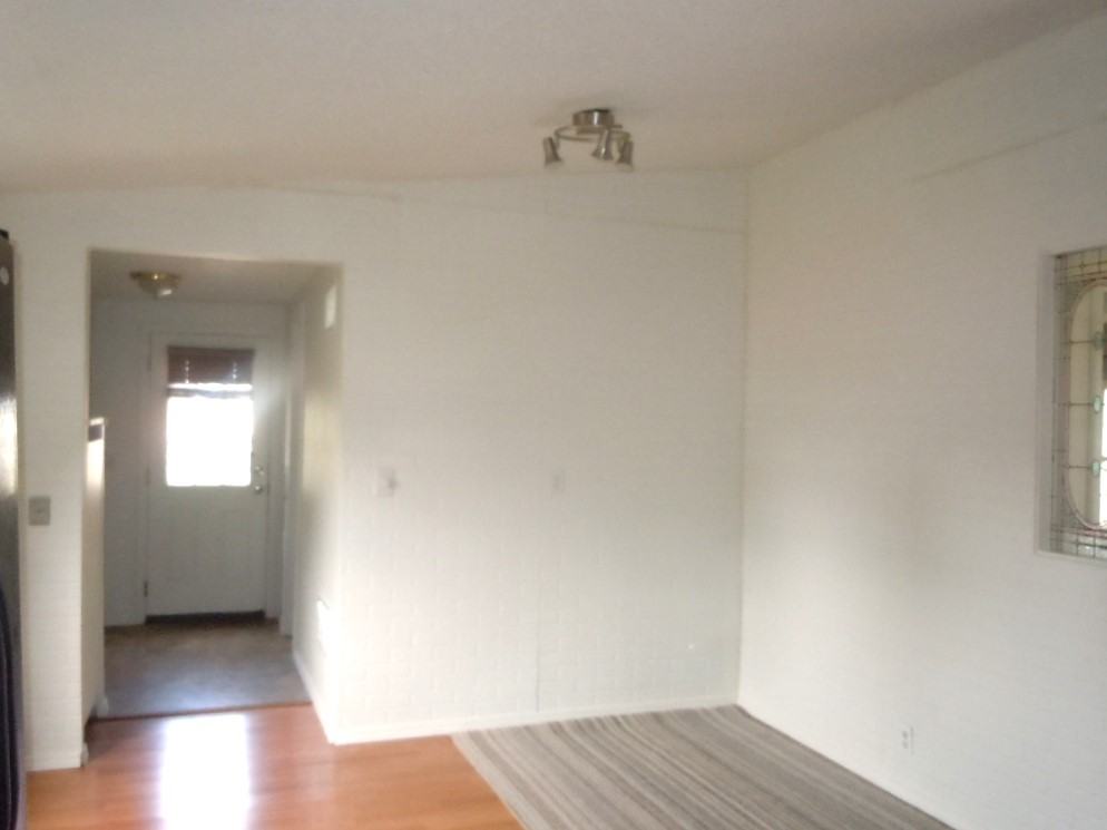 425 Parkside Drive - Photo 7 of 18