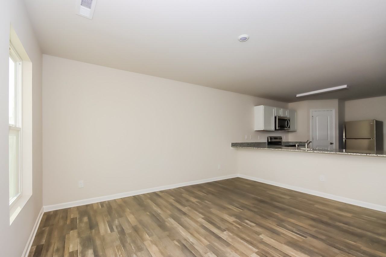125 Zach Dr - Photo 5 of 17