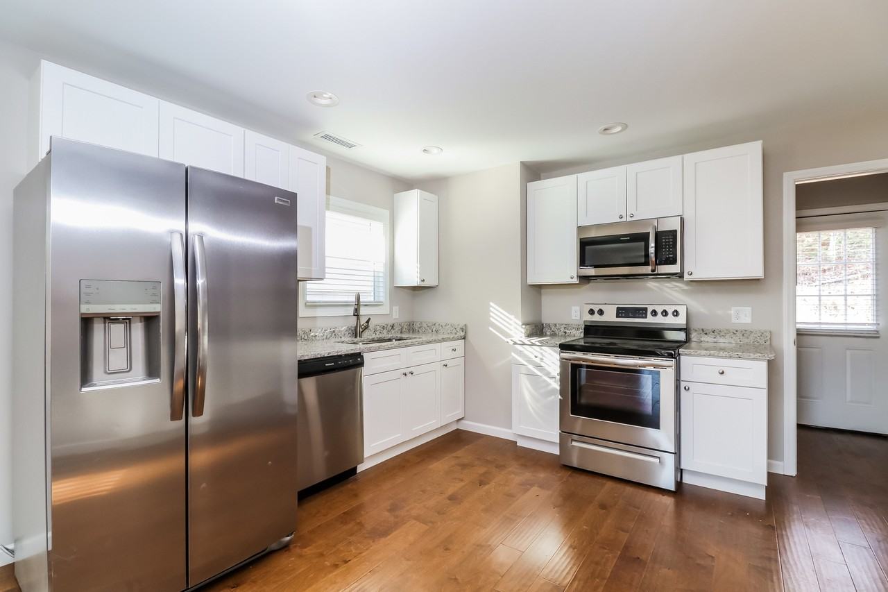 404 Little Sycamore Ln - Photo 6 of 18