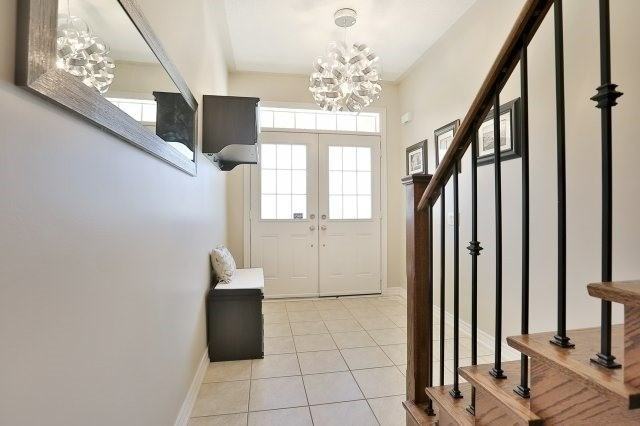 95 Reynolds Crescent ## - Photo 3 of 6