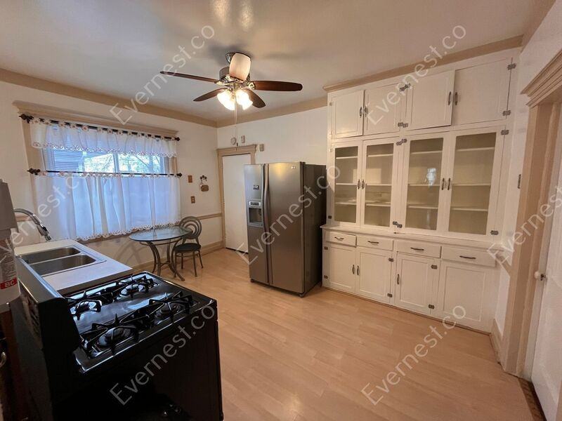 1031 E Grand Blvd #1 - Photo 2 of 22