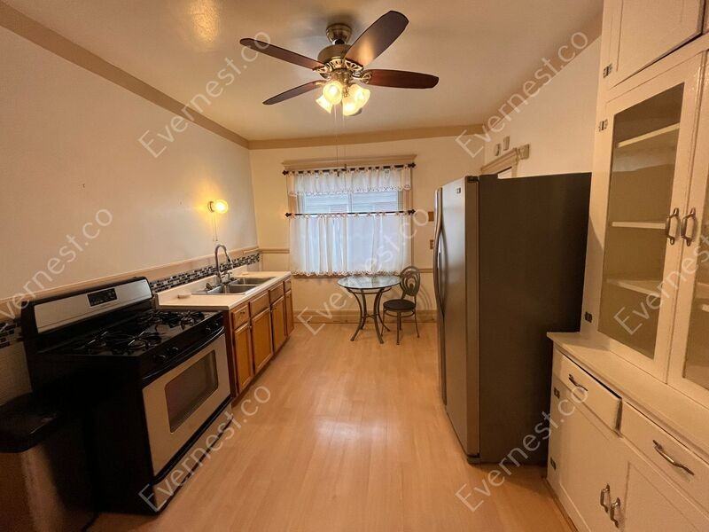 1031 E Grand Blvd #1 - Photo 3 of 22