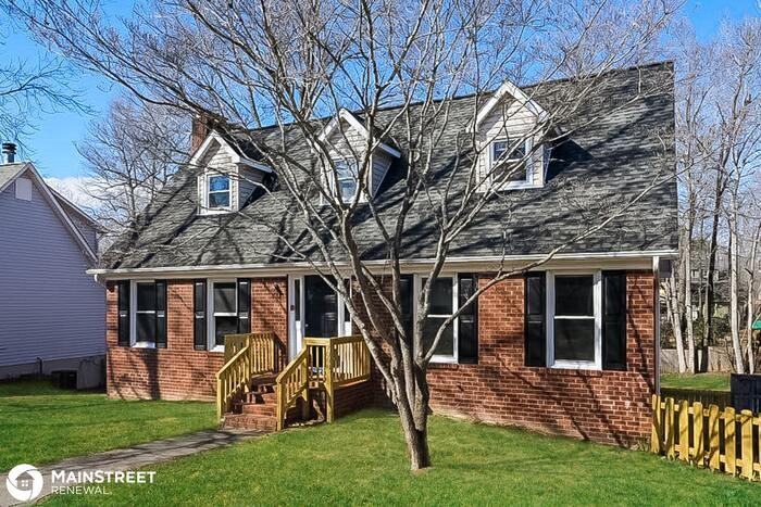 7008 Abington Ct - Photo 2 of 19