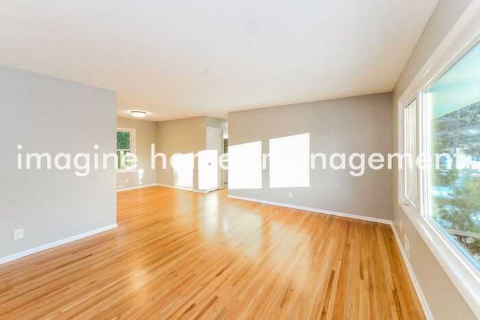 6800 Washington St Ne - Photo 3 of 17