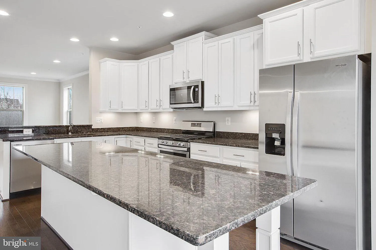 813 Badger Ave #NA - Photo 2 of 22