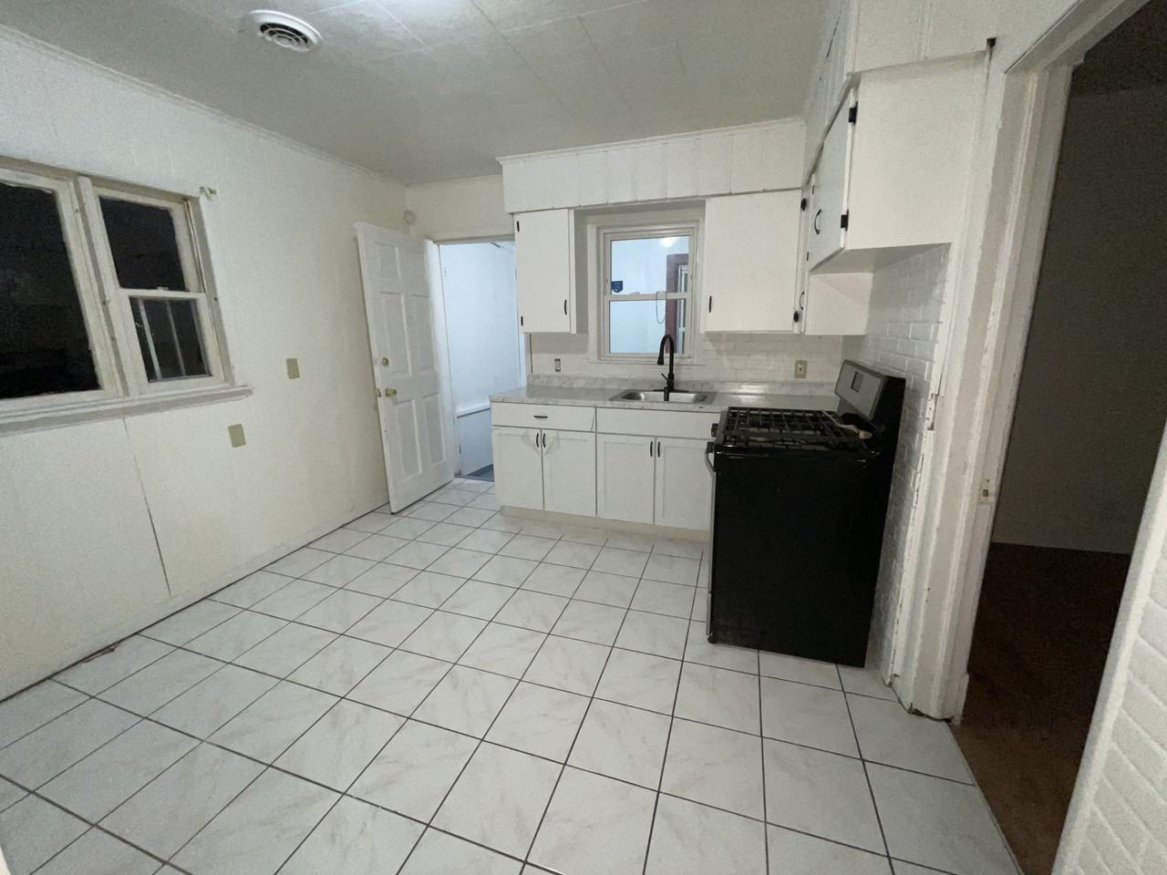 1701 Carrie St #1705 - Photo 3 of 5