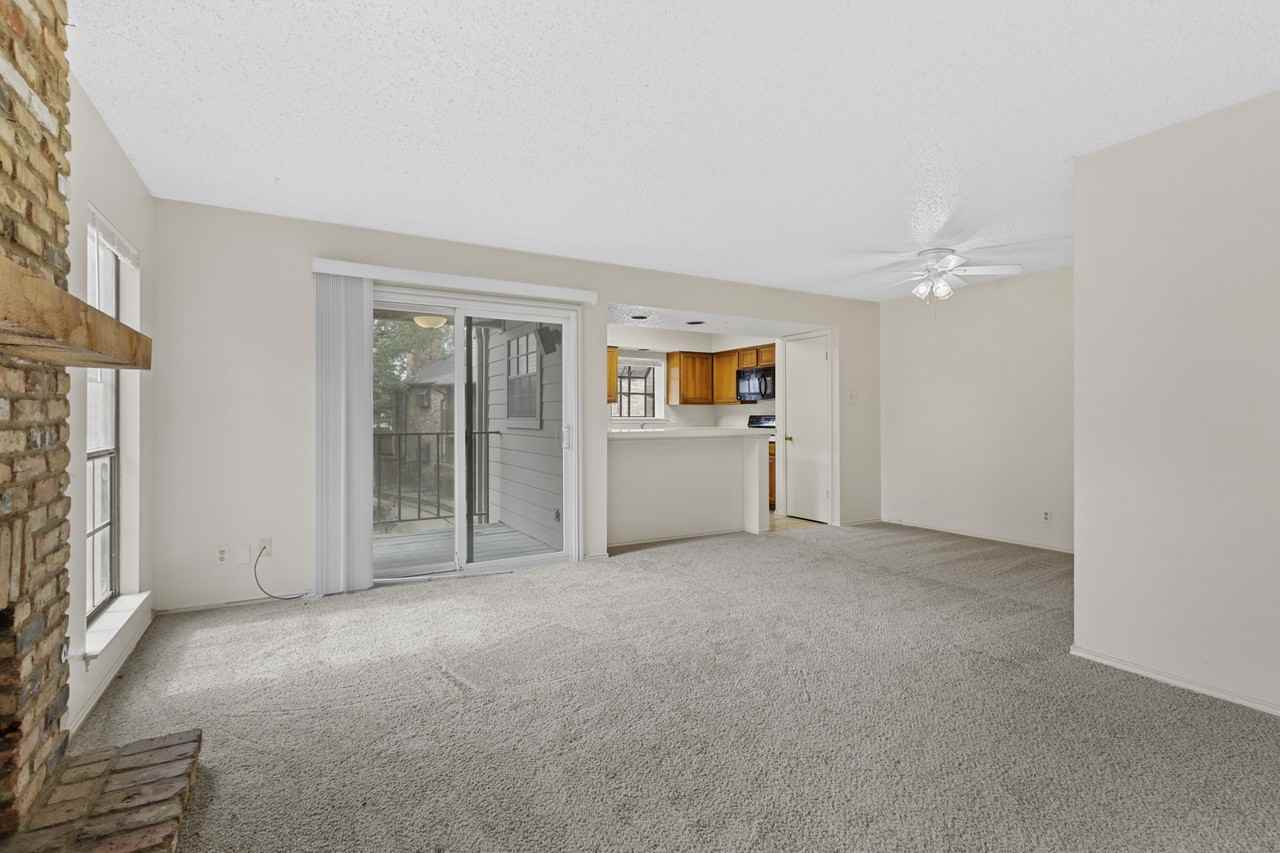 15221 Berry TrlBldg: A #1 - Photo 2 of 15