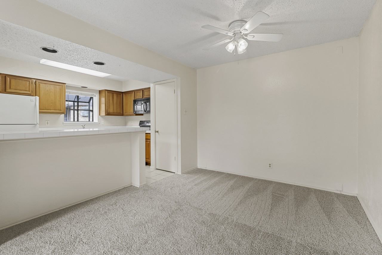 15221 Berry TrlBldg: A #1 - Photo 3 of 15