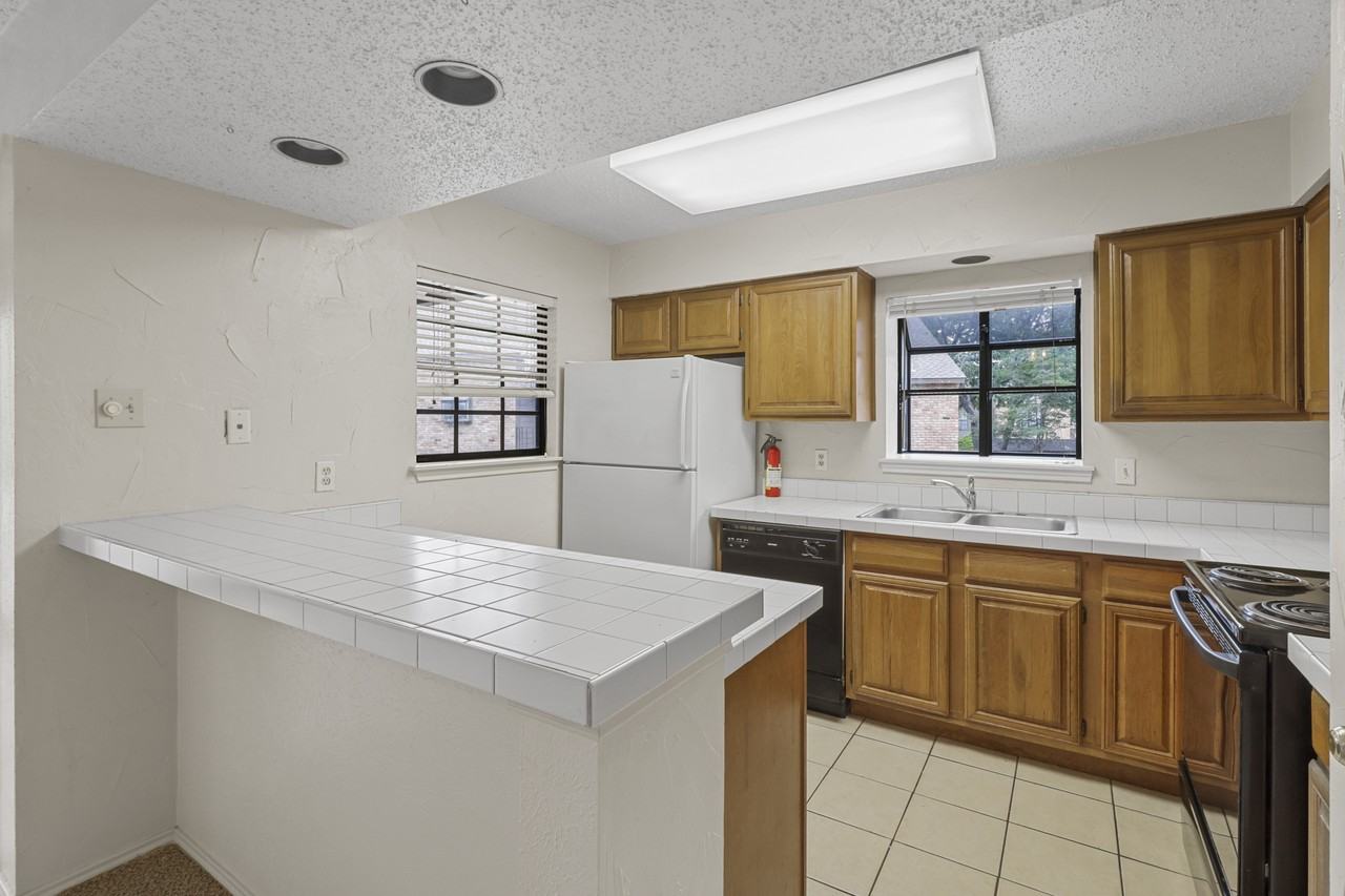 15221 Berry TrlBldg: A #1 - Photo 4 of 15