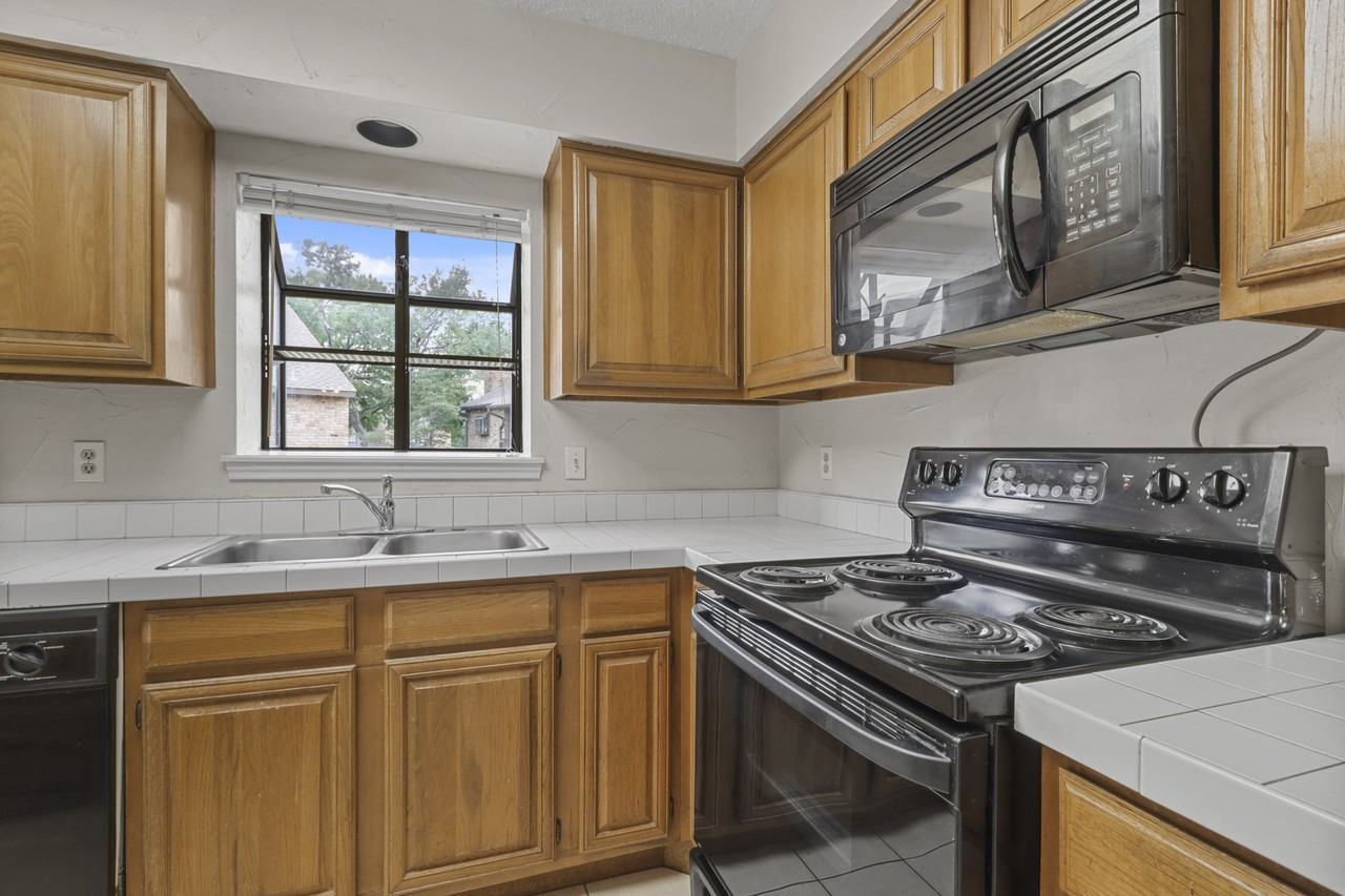 15221 Berry TrlBldg: A #1 - Photo 5 of 15