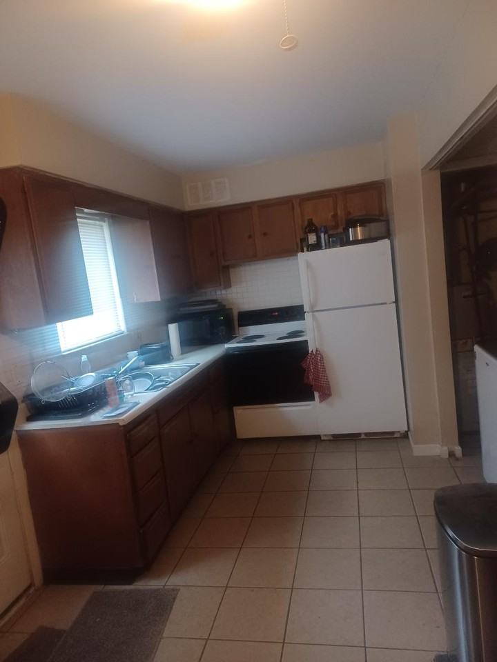 471 Brentwood Ave #B471 - Photo 3 of 9