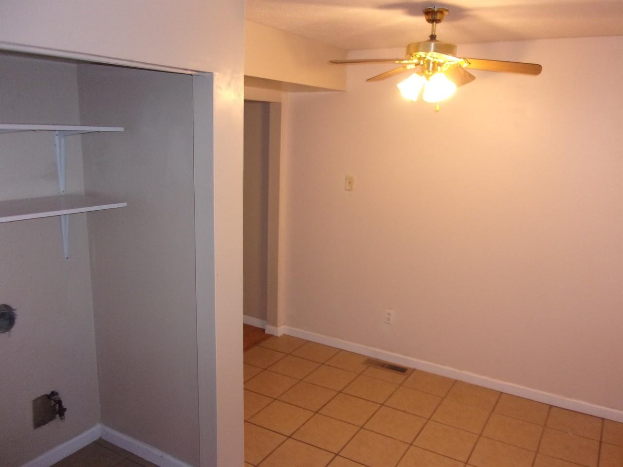 471 Brentwood Ave #B471 - Photo 4 of 9