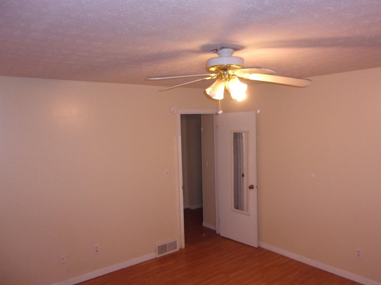 471 Brentwood Ave #B471 - Photo 7 of 9