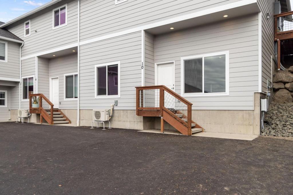 303 E Broadway Ave - Photo 3 of 12