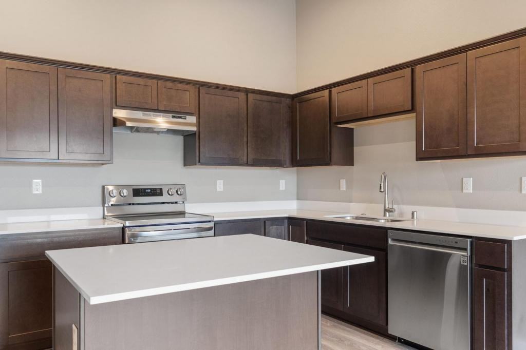 303 E Broadway Ave - Photo 6 of 12