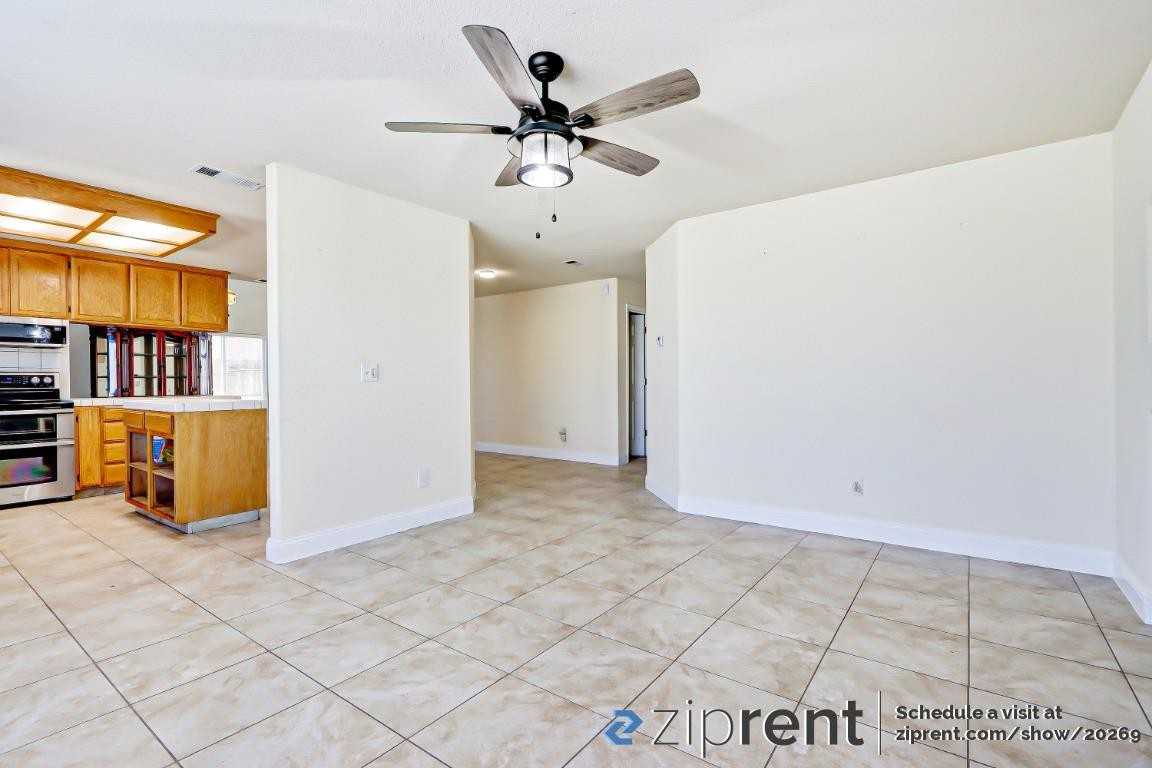 1003 Sun Meadow Dr - Photo 3 of 20