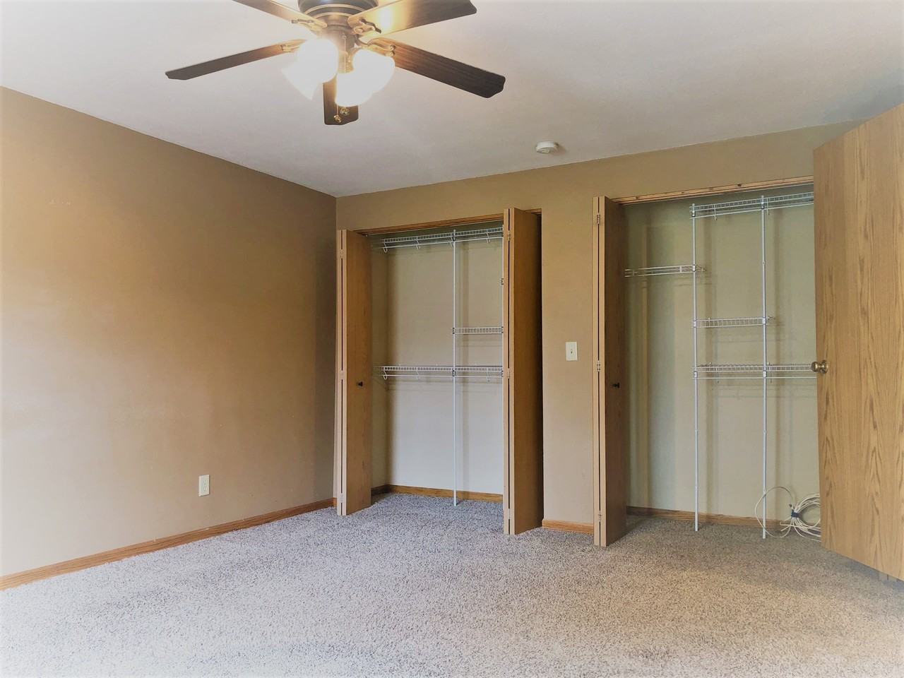 169 W Paradise Dr #169 - Photo 3 of 9