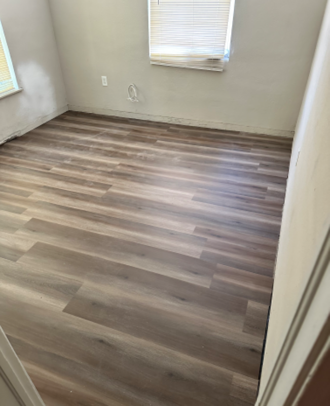 403 N Kentucky Ave - Photo 2 of 8