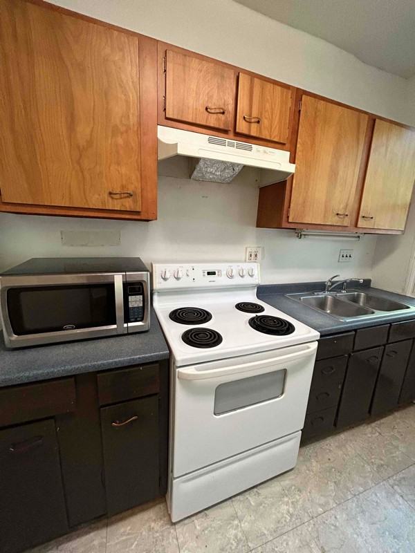 9800 Franklin Ave #2 - Photo 2 of 12