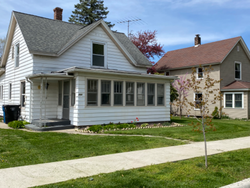 205 S Maple Ave - Photo 2 of 15