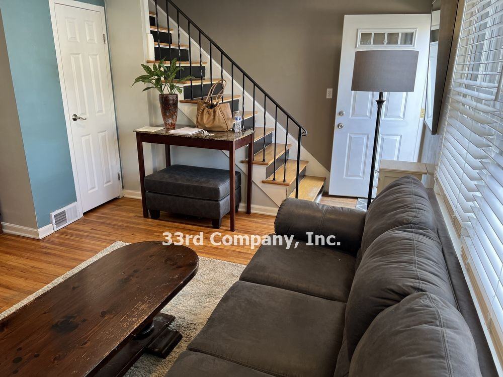 2052 Montreal Ave - Photo 2 of 20