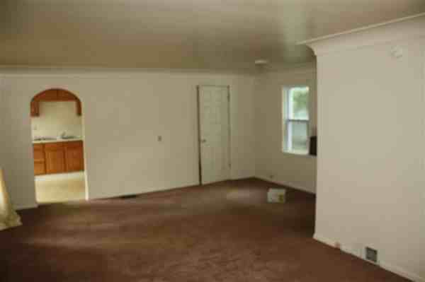 1035 Jefferson St - Photo 3 of 9