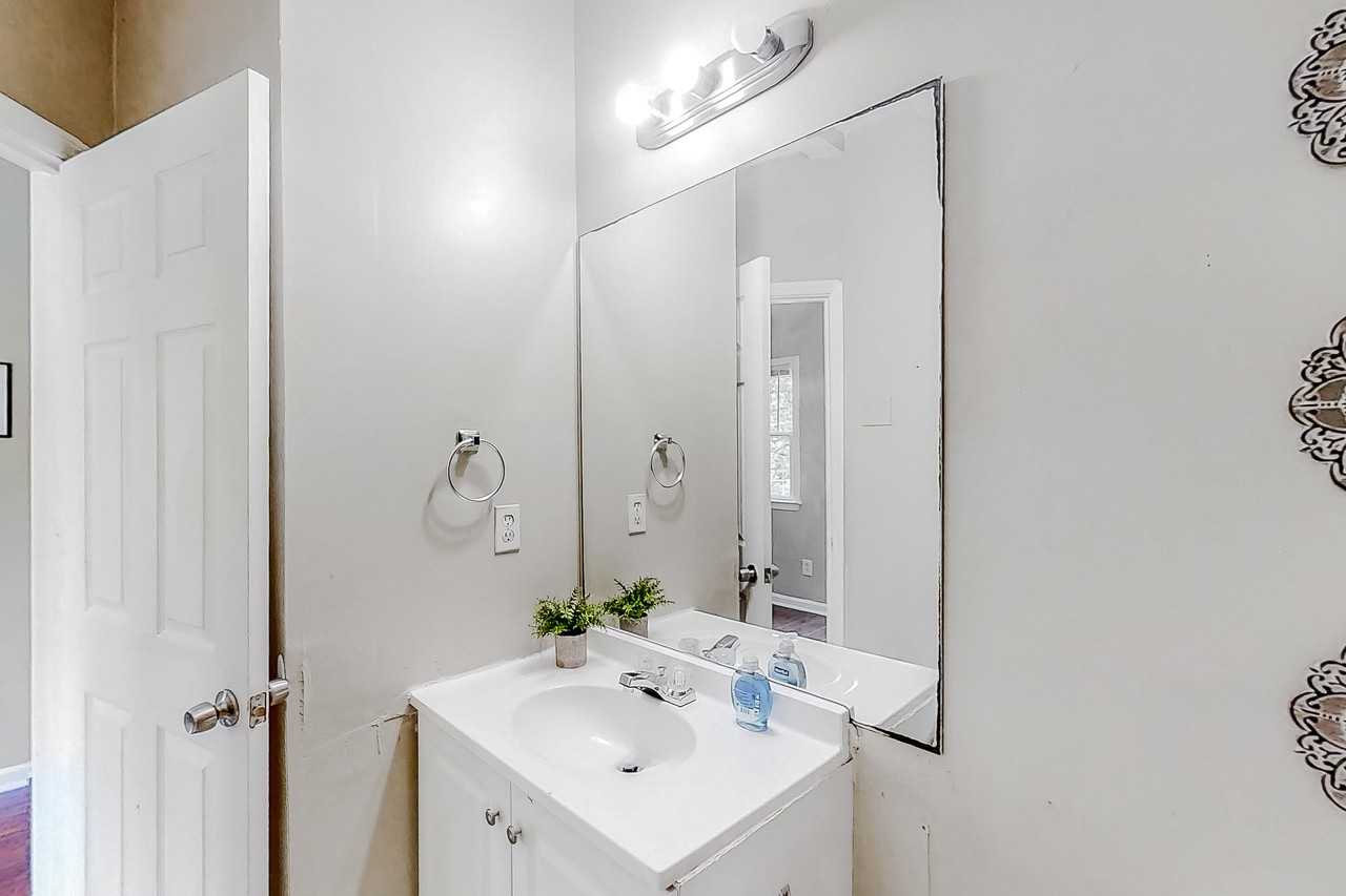 E Farris Ave - Photo 6 of 14