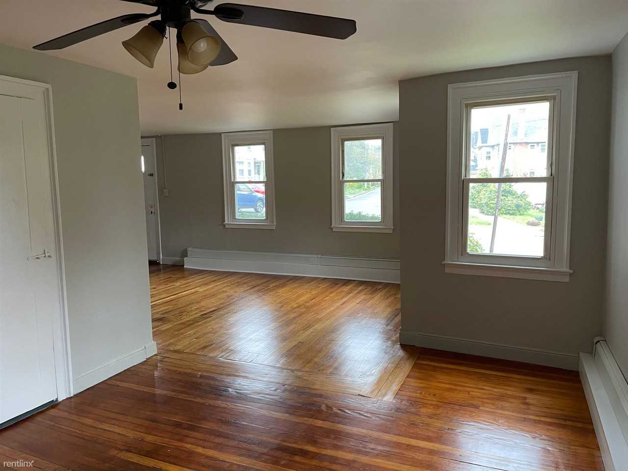 300 W Elm St - Photo 2 of 17