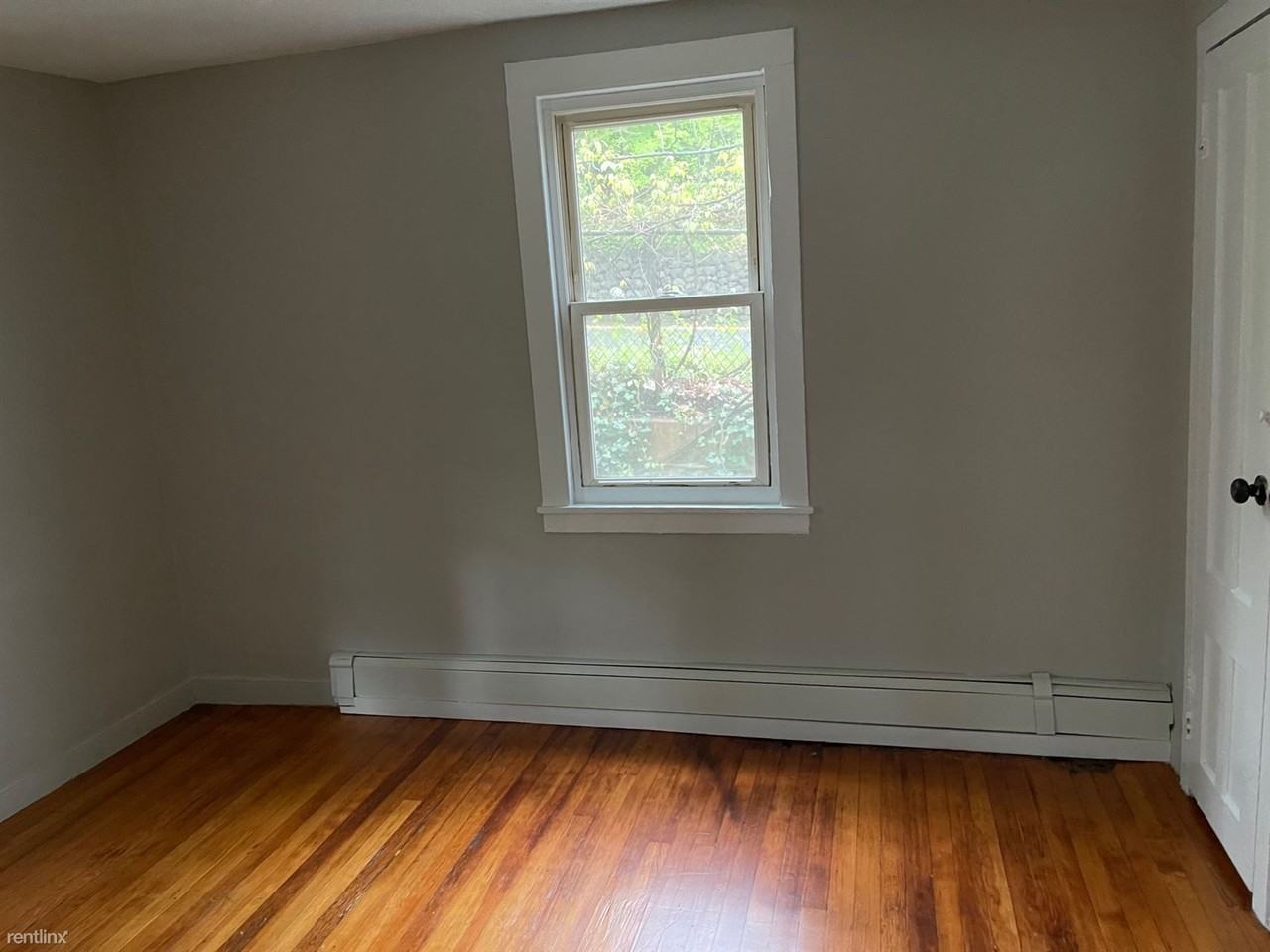 300 W Elm St - Photo 3 of 17