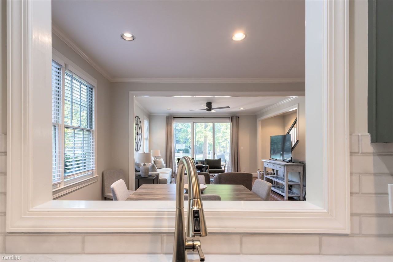 125 Woodcrest Dr - Photo 3 of 20