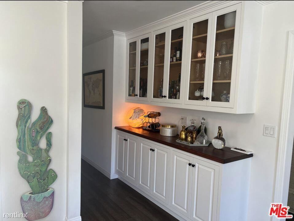 3125 Stanford Ave - Photo 2 of 11