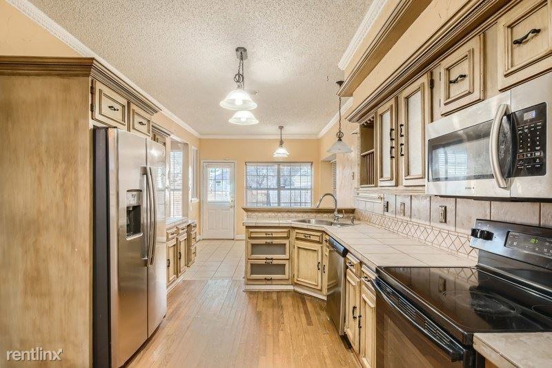 5516 Rolling Green Rd - Photo 3 of 21