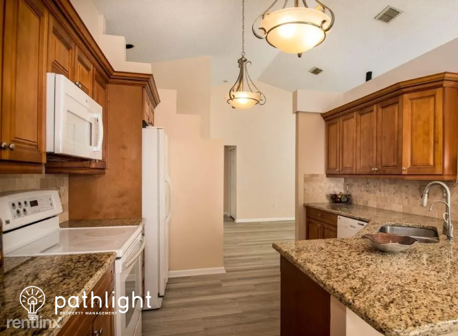 1462 Bay View St - Photo 2 of 11