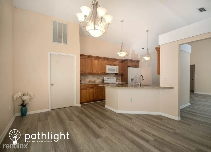 1462 Bay View St - Photo 3 of 11